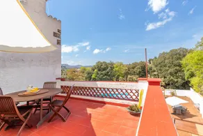 Holiday apartment with barbeque & terrace - Image 2