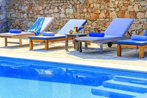 Villa with terrace, garden & pool | Garden view - Image 5