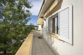 Flat with pool & garden - Image 4