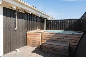 Family-friendly lovely house with terrace, jacuzzi & BBQ - Image 3