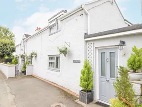 Child-friendly beautiful cottage with garden - Image 2