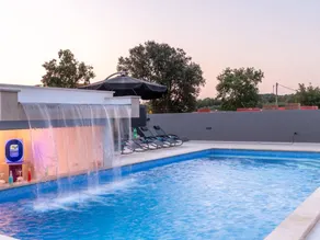 Fully equipped house with terrace & private pool - Image 5
