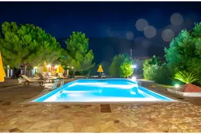 Private room with garden, pool & barbecue | Garden view - Image 5