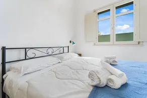 Private room with terrace & garden | Garden view - Image 3