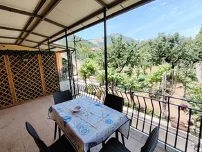 Encantadora casa apropiada para familias con jardín - Image 4