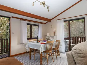 Family-oriented beautiful cottage with garden - Image 5