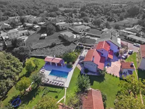 Ferienhaus mit Terrasse, Grill und privatem Pool - Image 2