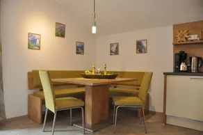 Apartment with garden & terrace - Image 4