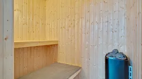Holiday home with BBQ, terrace & private pool - Image 5