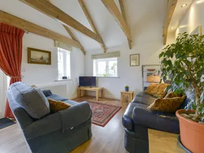 Family-oriented cottage with garden | Beach view - Image 4