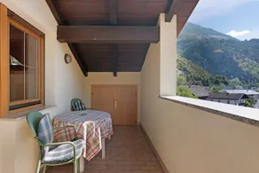 Appartamento con giardino, griglia e piscina | Vista sulla montagna | Perfetto per il lavoro da remoto - Image 4