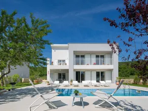 Children-friendly spacious house with terrace, garden & private pool | Nature view | Pets allowed - Image 2