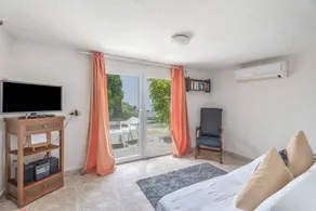 Holiday Home 'Casita Partido' with Mountain Views, Private Garden and Wi-Fi - Image 2