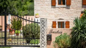 Fully equipped pleasant house with pool, BBQ & terrace - Image 5