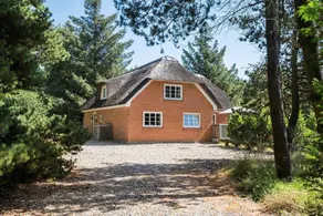 Holiday home with jacuzzi, barbecue & sauna - Image 5