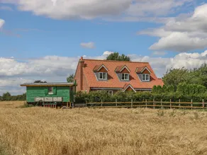 Family-friendly cottage with garden & jacuzzi - Image 2