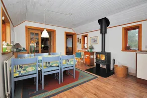 Holiday home with terrace - Image 3
