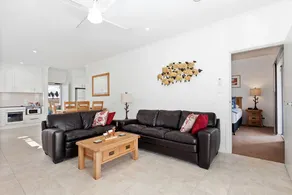Stunning Family-Friendly Cottage with Deck in Central Tablelands, New South Wales - Image 2