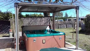 Grande maison entièrement équipée avec jardin, terrasse et jacuzzi | Vue jardin | Avec animaux admis - Image 2