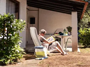 Charmant bungalow avec terrasse et piscine chauffée | Avec animaux acceptés - Image 4