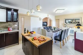 Holiday home with private pool, barbeque & garden | Sea view - Image 5
