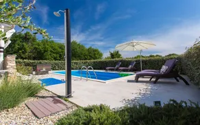 Apartment with terrace, garden & BBQ - Image 5