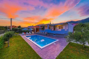 Ferienhaus mit Garten, Pool und Grill - Image 3