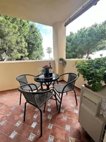 Appartement de vacances avec terrasse, piscine et jardin | Vue jardin | Idéal pour le télétravail - Image 3