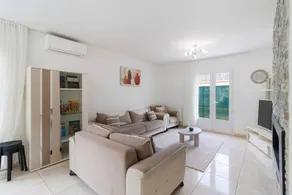 House with garden, terrace & barbecue | Garden view - Image 2