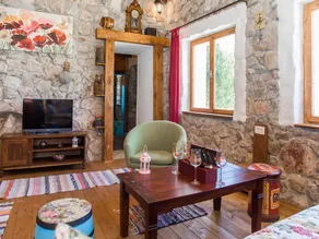 Lovely holiday home with garden, BBQ & jacuzzi | Water view | Dogs allowed - Image 4