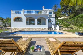Family-oriented charming holiday home with garden, pool & BBQ - Image 2