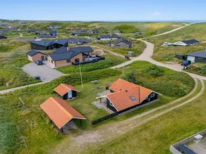 Holiday home with terrace - Image 4