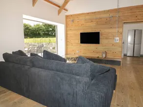 Cottage with garden - Image 2