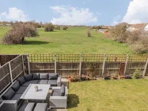 Cottage with garden | Beach view - Image 2