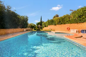 Holiday Home 'Oceanview House' with Sea View, Wi-Fi and Air Conditioning - Image 3