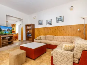 House with terrace, private pool & garden - Image 4