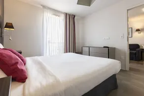 Family-oriented charming flat with jacuzzi | City view - Image 3