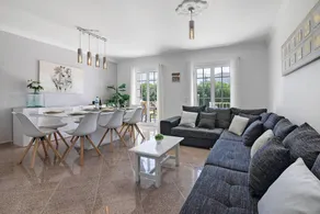Villa avec jardin, piscine et terrasse | Vue jardin - Image 2