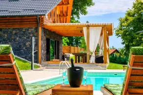 Villa mit Garten, Whirlpool und privatem Pool | Bergblick - Image 4