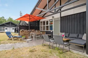 Holiday home with terrace - Image 4