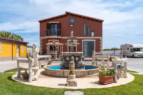 Appartement de vacances avec jardin, internet haut débit et piscine | Vue jardin - Image 2