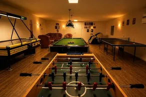Children-friendly house with garden - Image 3