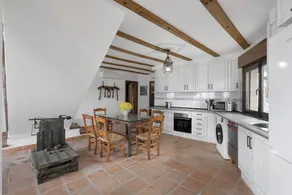 Spacieuse maison de vacances entièrement équipée avec terrasse, jardin et barbecue | Vue ville | Avec animaux acceptés - Image 5