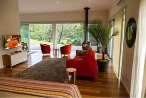Upscale Mountainside Cottage Perfect for Honeymooners near Sydney, Australia - Image 2