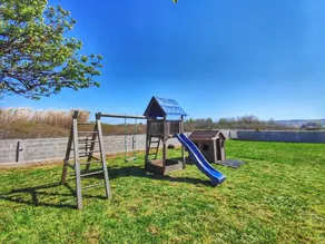 Ferienhaus mit Terrasse, privatem Pool und Garten - Image 3