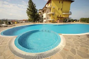 Beautiful holiday apartment with pool - Image 3