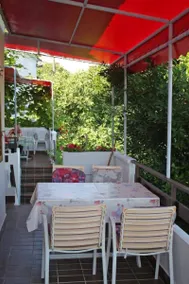 Lovely apartment with garden, terrace & BBQ | Garden view | Pets allowed - Image 2
