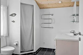 Holiday home with terrace & barbecue - Image 4