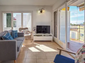 Apartment with terrace & garden - Image 2