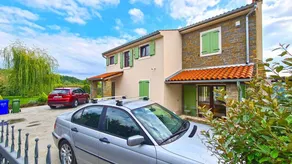 Fully equipped spacious holiday apartment with terrace, garden & private pool - Image 3